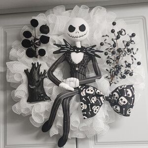 JACK SKELLINGTON Nightmare Before Christmas Wreath. Black & White w/Lite up tree